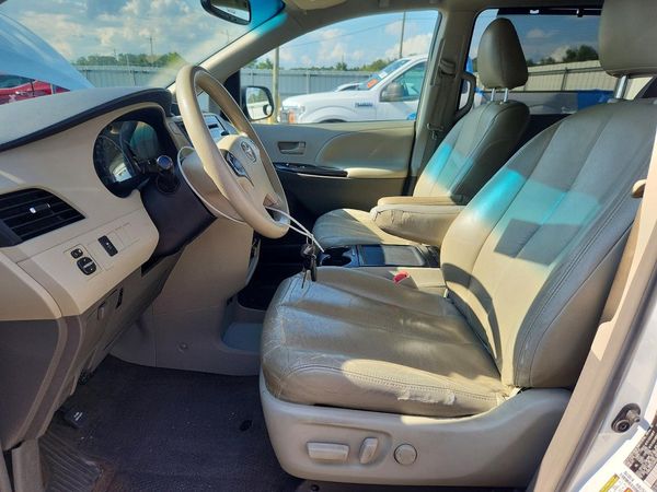 2014 TOYOTA SIENNA