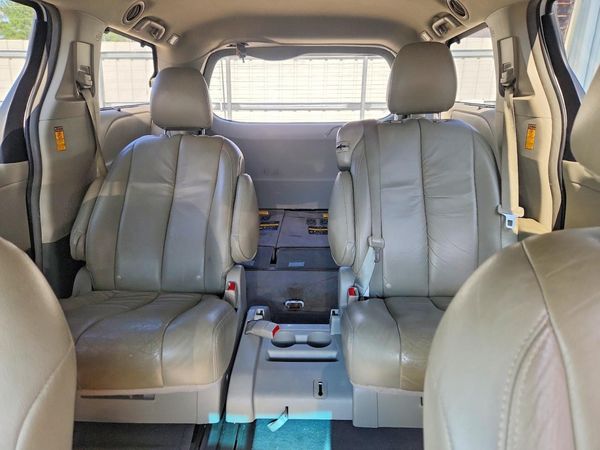 2014 TOYOTA SIENNA
