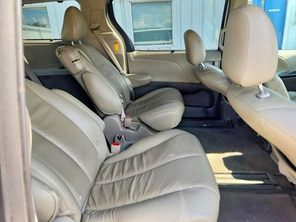 2014 TOYOTA SIENNA