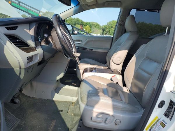 2015 TOYOTA SIENNA