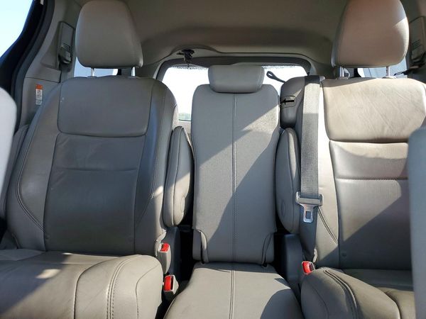 2015 TOYOTA SIENNA