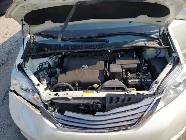 2015 TOYOTA SIENNA