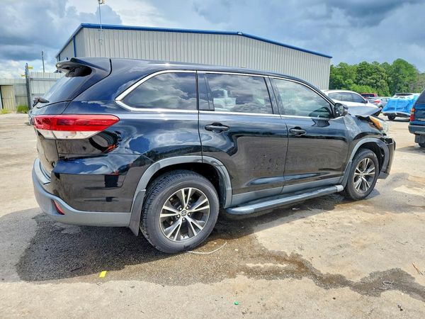 2019 TOYOTA HIGHLANDER LE/LE Plus