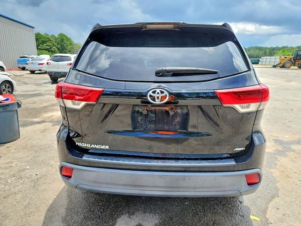 2019 TOYOTA HIGHLANDER LE/LE Plus