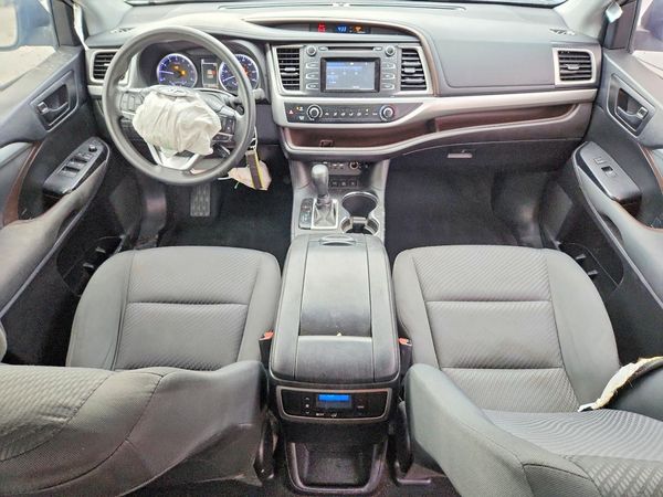 2019 TOYOTA HIGHLANDER LE/LE Plus