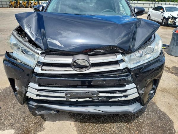 2019 TOYOTA HIGHLANDER LE/LE Plus