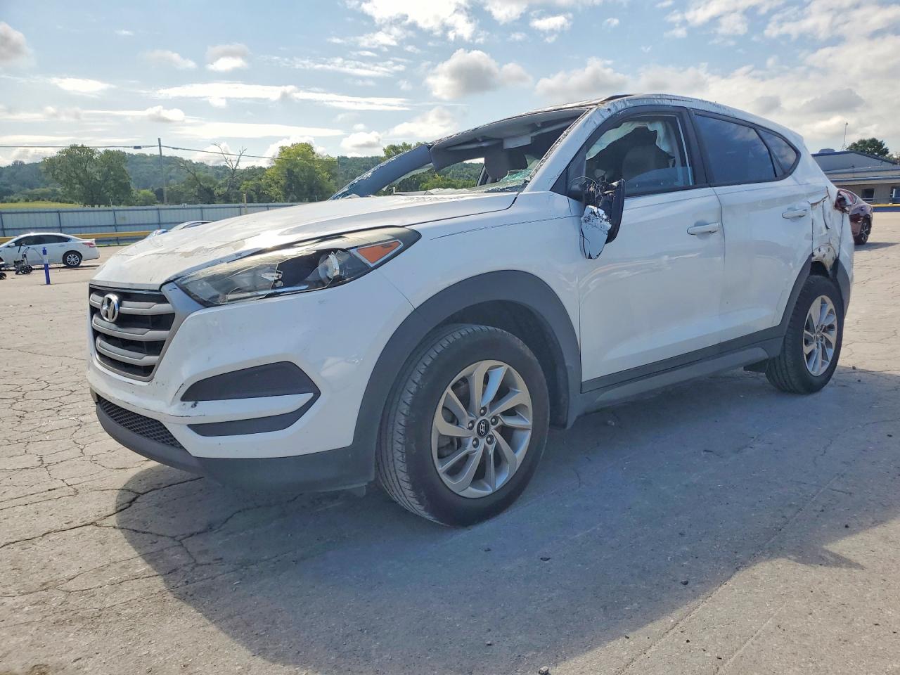 2017 HYUNDAI TUCSON SE (no options)