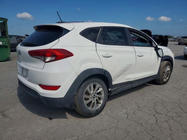 2017 HYUNDAI TUCSON SE (no options)