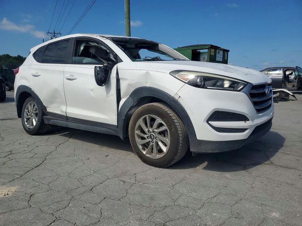 2017 HYUNDAI TUCSON SE (no options)
