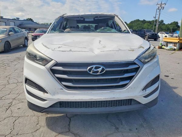 2017 HYUNDAI TUCSON SE (no options)
