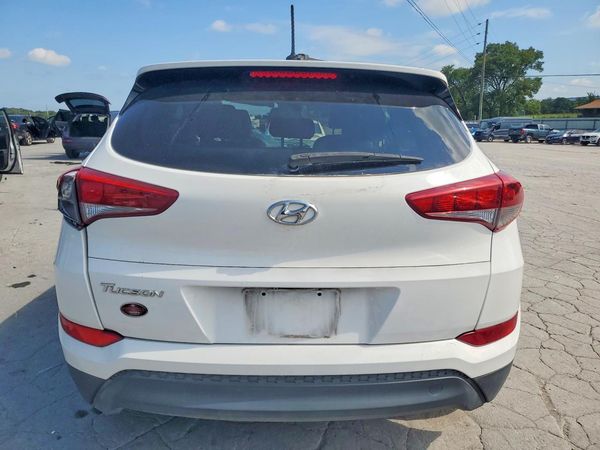 2017 HYUNDAI TUCSON SE (no options)