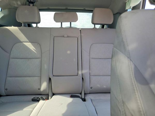 2017 HYUNDAI TUCSON SE (no options)