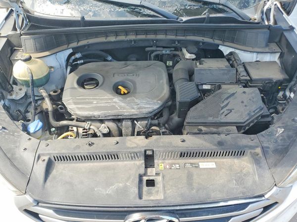 2017 HYUNDAI TUCSON SE (no options)
