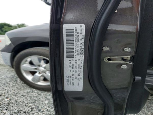 2017 RAM 1500 SLT