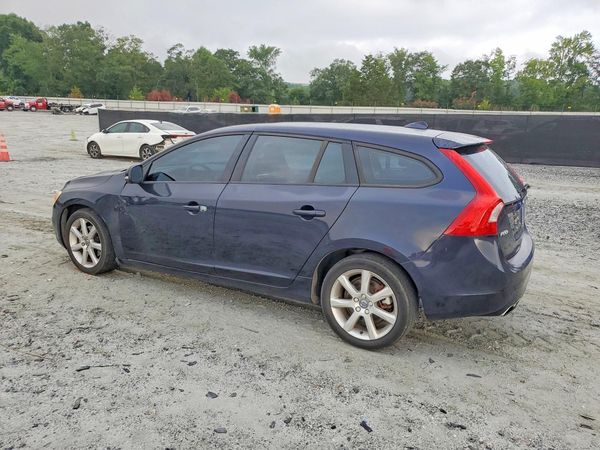 2017 VOLVO V60 Base