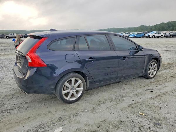 2017 VOLVO V60 Base