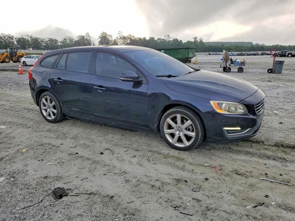2017 VOLVO V60 Base
