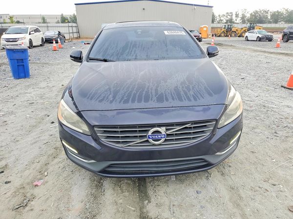 2017 VOLVO V60 Base