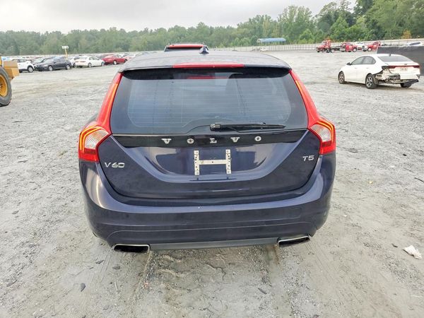 2017 VOLVO V60 Base
