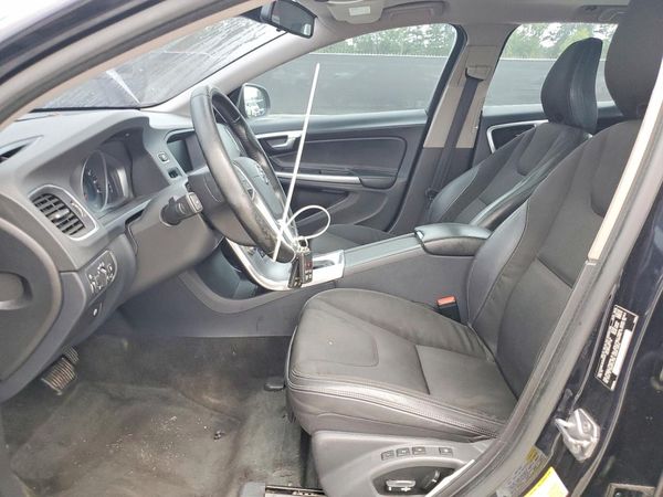 2017 VOLVO V60 Base