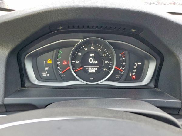 2017 VOLVO V60 Base