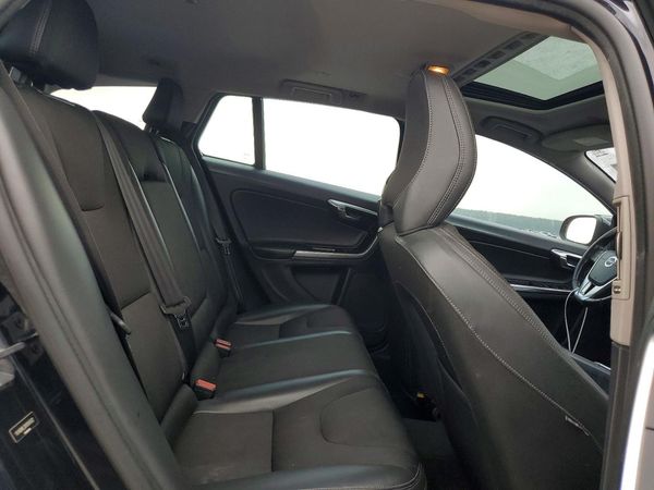 2017 VOLVO V60 Base