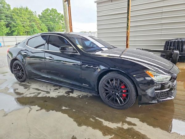 2018 MASERATI GHIBLI Luxury — Passenger 3/4