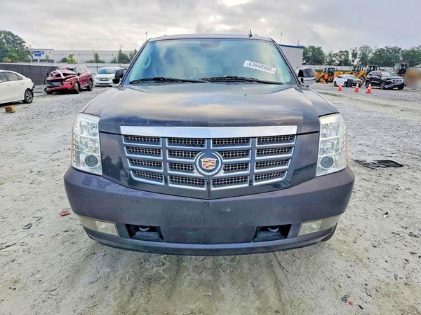 2013 CADILLAC ESCALADE Luxury
