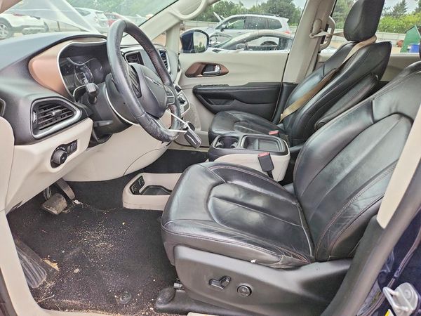 2017 CHRYSLER PACIFICA Touring L