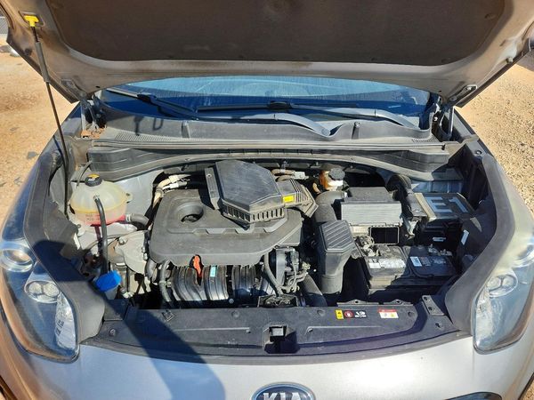 2021 KIA SPORTAGE LX — Engine bay