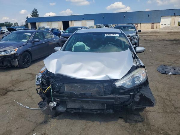 2016 KIA FORTE GL (Middle-Low Grade)