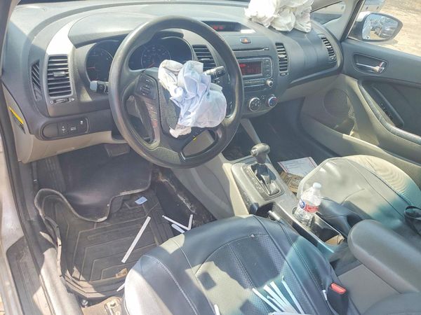 2016 KIA FORTE GL (Middle-Low Grade)