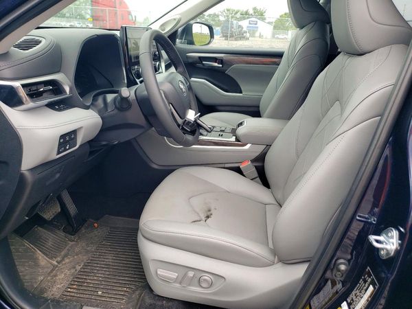 2026 TOYOTA HIGHLANDER Platinum — DENT