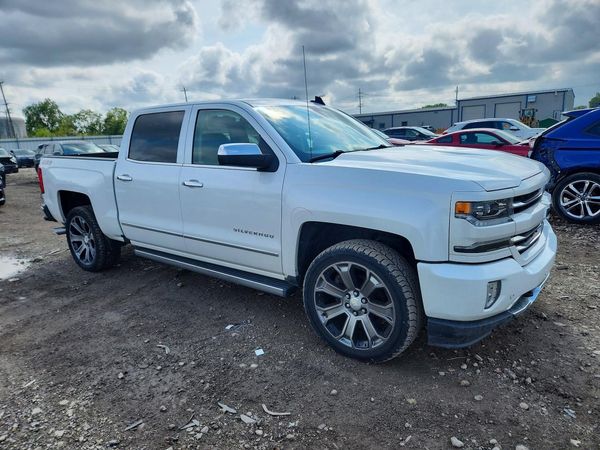 2017 CHEVROLET SILVERADO LTZ — Passenger 3/4
