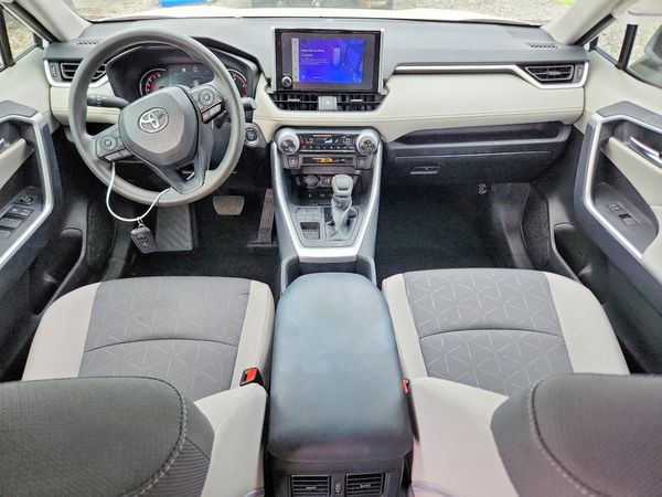 2024 TOYOTA RAV4 XLE