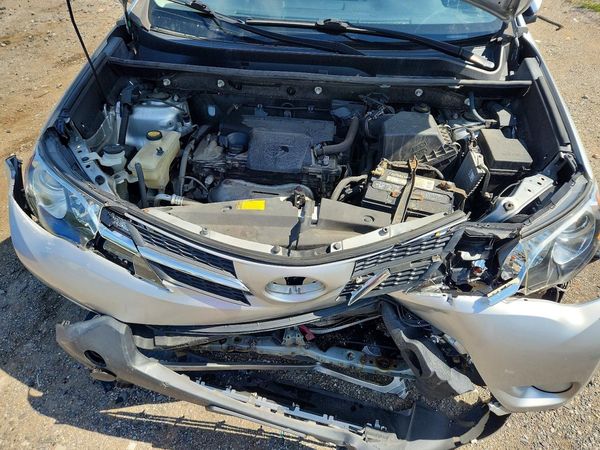 2013 TOYOTA RAV4 Sports — Engine bay