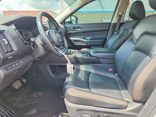 2024 NISSAN PATHFINDER SL