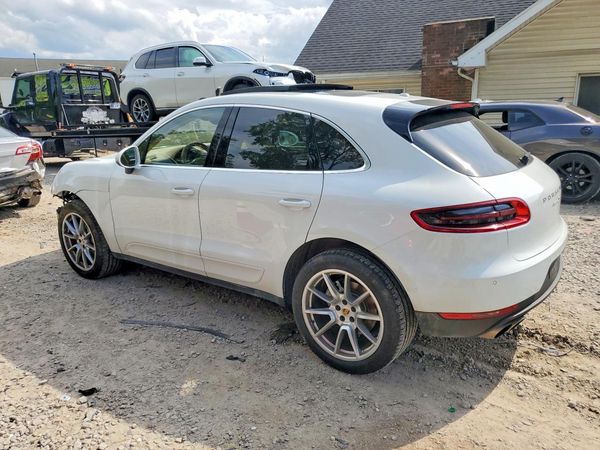 2015 PORSCHE MACAN