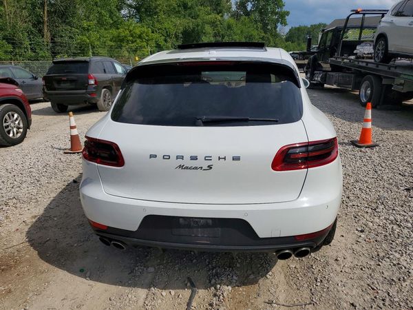 2015 PORSCHE MACAN