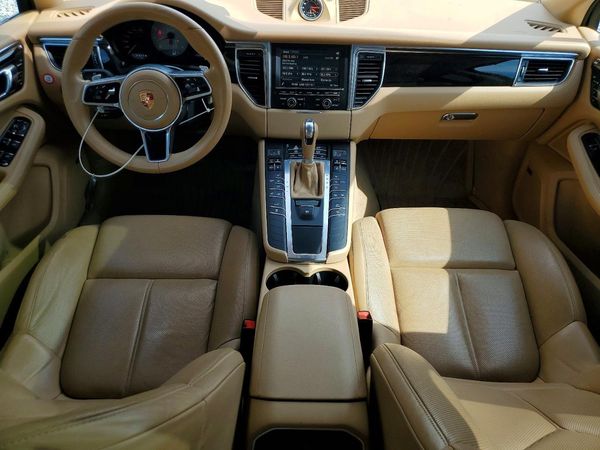 2015 PORSCHE MACAN