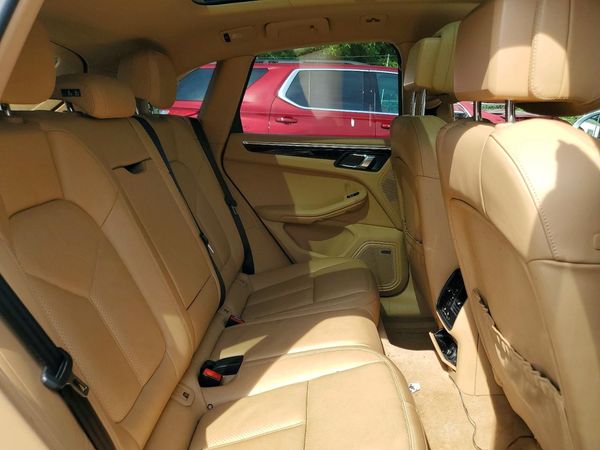 2015 PORSCHE MACAN