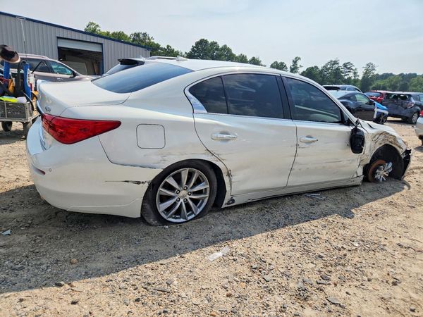 2015 INFINITI Q50