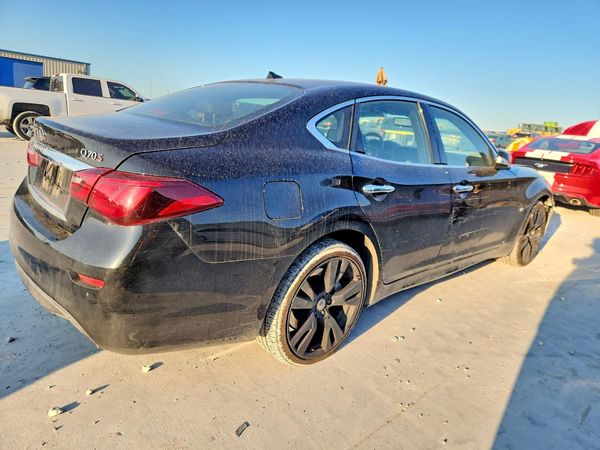 2015 INFINITI Q70