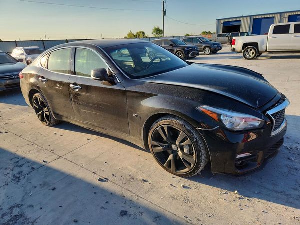 2015 INFINITI Q70