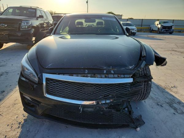 2015 INFINITI Q70