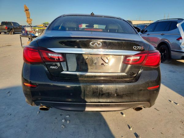 2015 INFINITI Q70