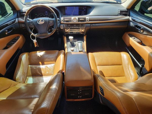 2013 LEXUS LS 460