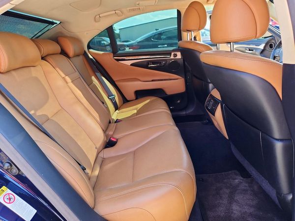 2013 LEXUS LS 460