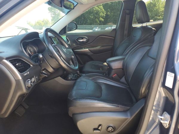 2020 JEEP CHEROKEE Limited — DENT