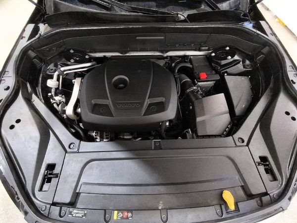 2017 VOLVO XC90 R-Design